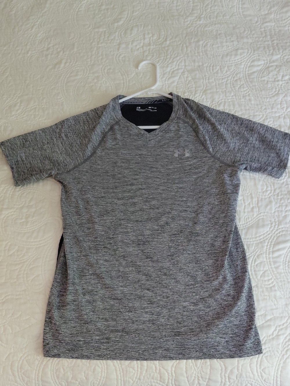 Under Armour Gray Heathered Short Sleeve Athletic Tee